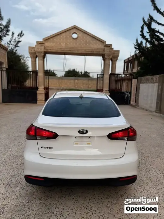 Kia Forte 2018 photo 4