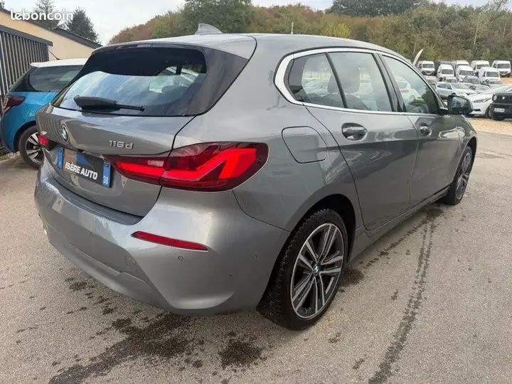 BMW 1 Series 2023 photo 3