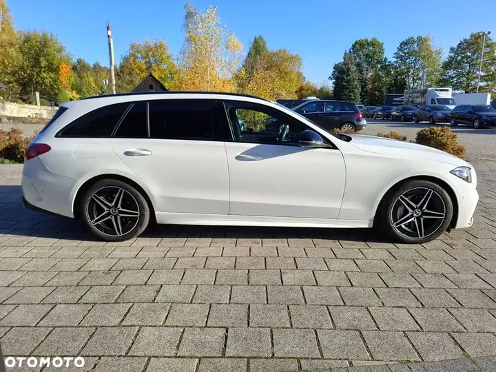 Mercedes-Benz C-Class 2025 photo 4