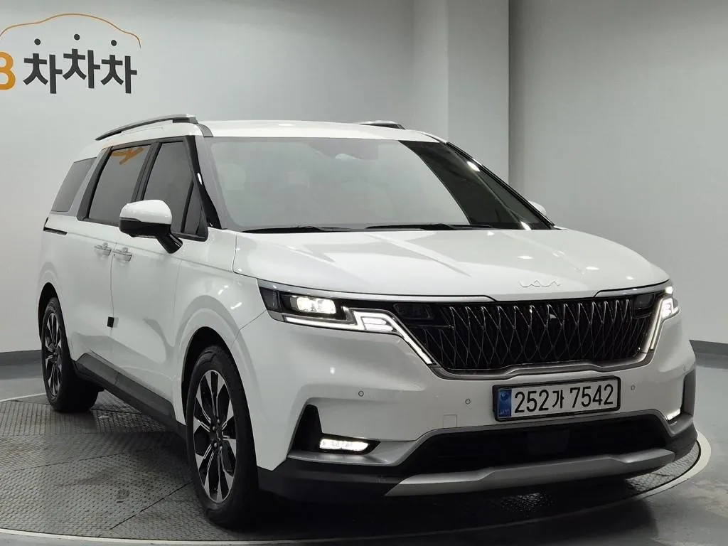 Kia Carnival 2023 photo 4