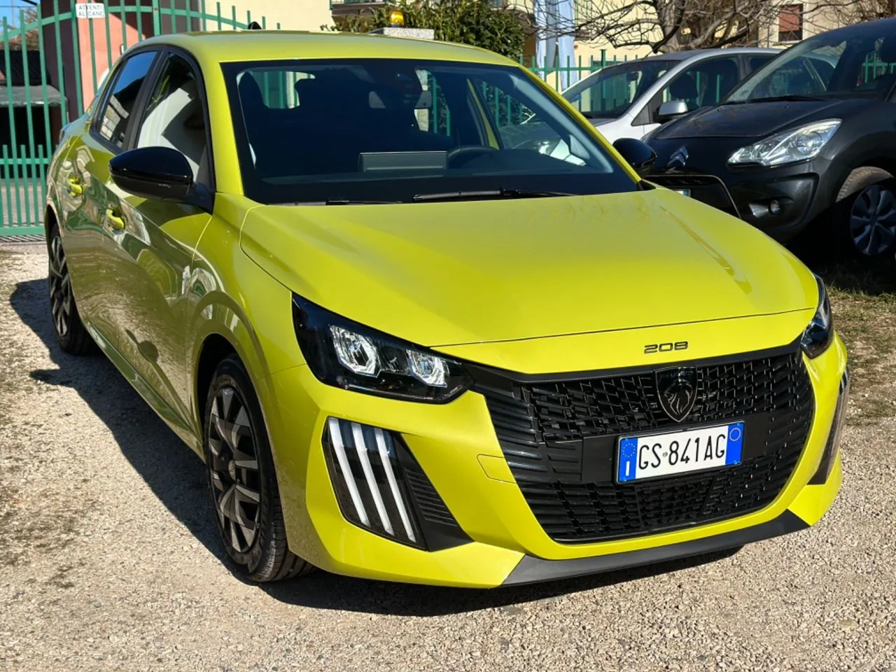 Peugeot 208 2024 photo 3