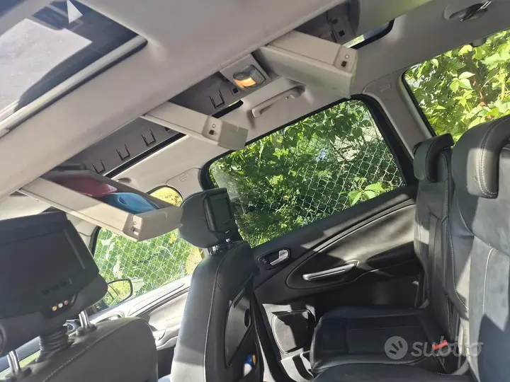 Ford Galaxy 2011 photo 2