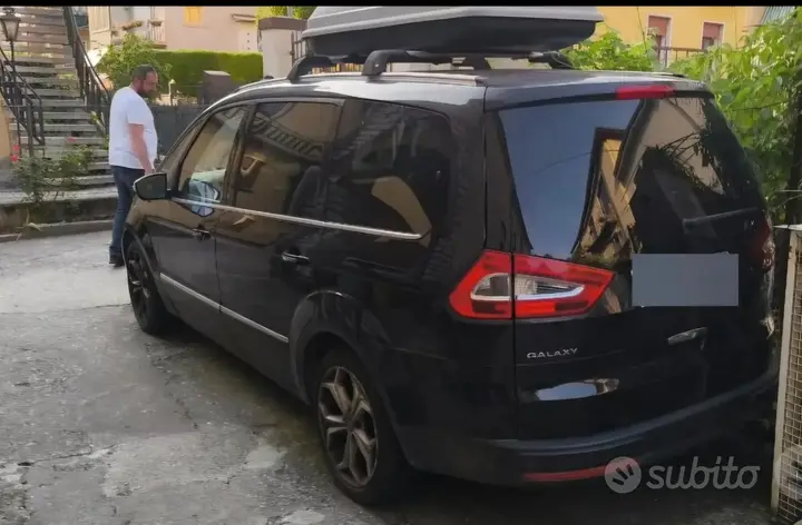Ford Galaxy 2011 photo 3