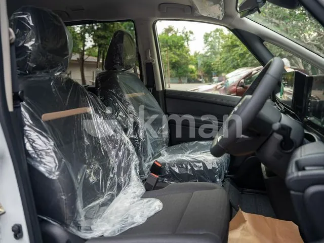 Nissan Serena 2025 photo 4