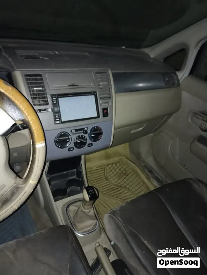 Nissan Tiida 2009 photo 3