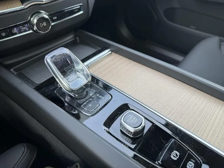 Volvo Xc60 2025 photo 3