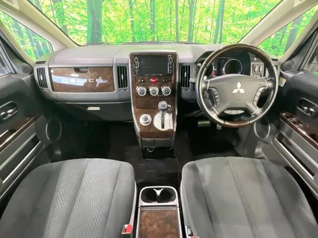 Mitsubishi Delica D:5 2017 photo 2