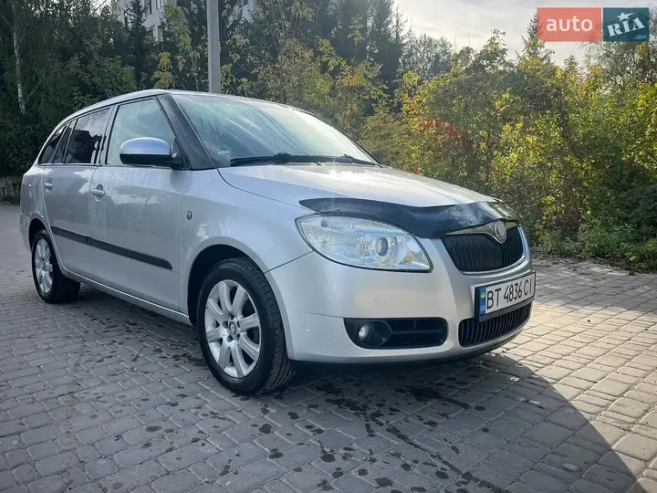 Skoda Fabia 2008 photo 2