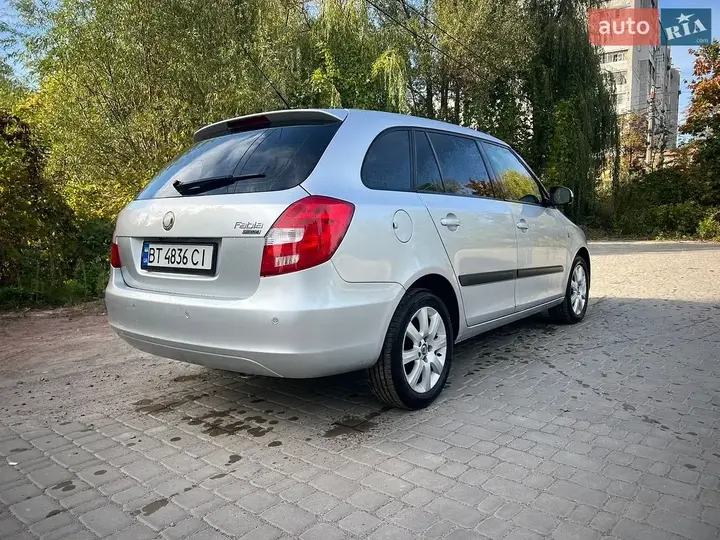 Skoda Fabia 2008 photo 3