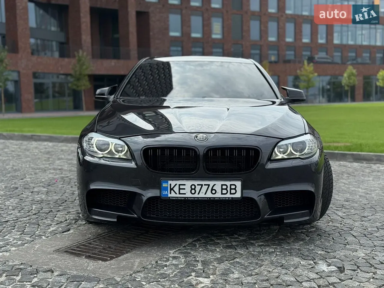 BMW 5 Series 2012 photo 2