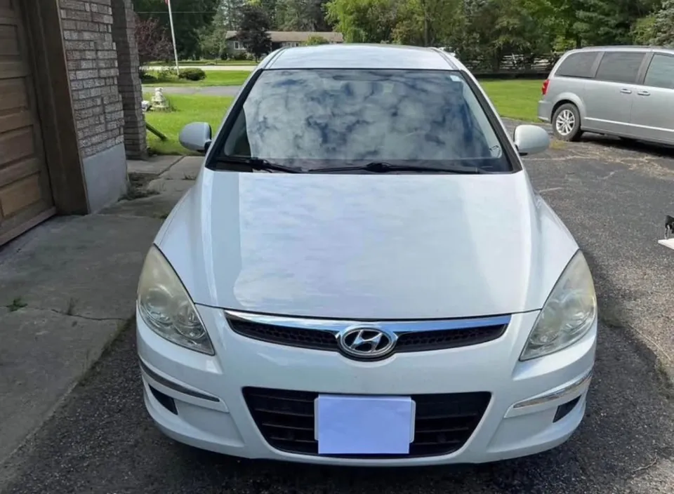 Hyundai Elantra 2011 photo 2