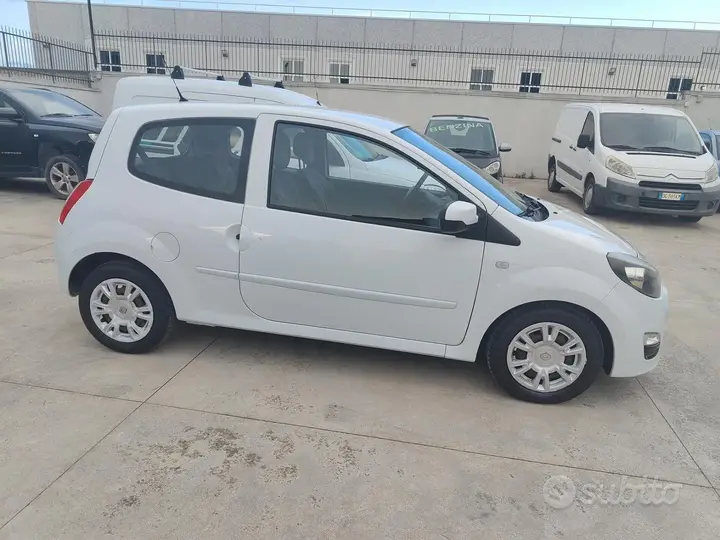Renault Twingo 2012 photo 2