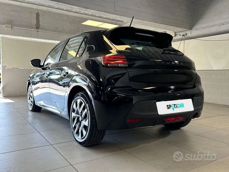 Peugeot 208 2024 photo 3