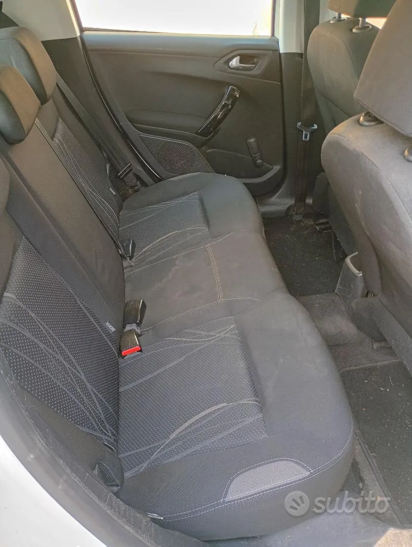 Peugeot 208 2013 photo 2