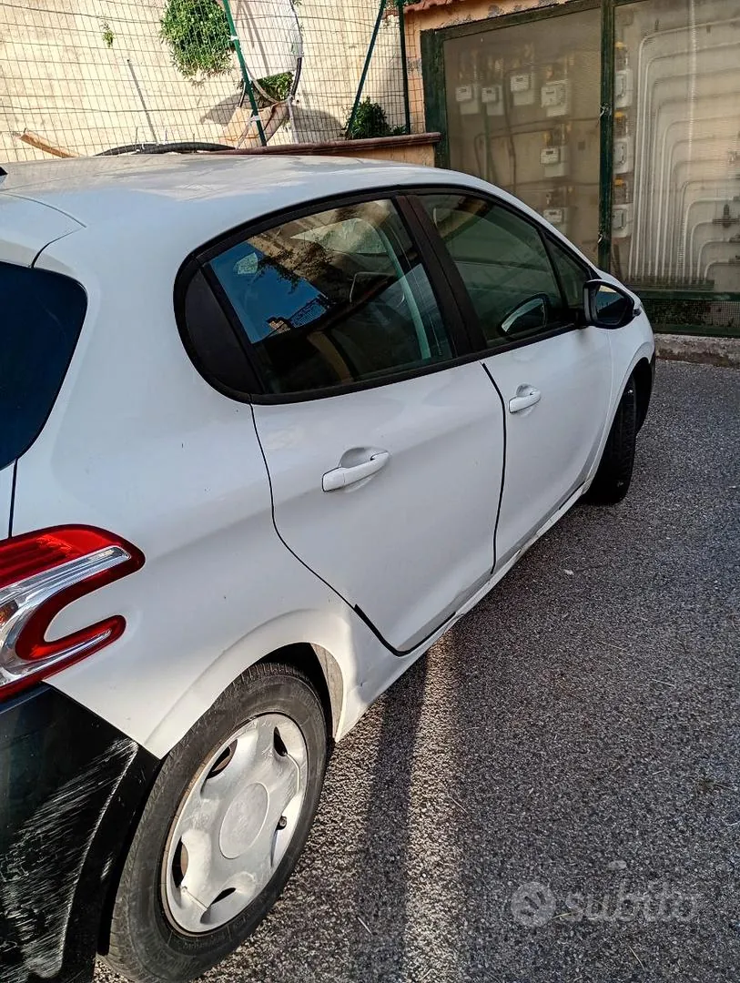 Peugeot 208 2013 photo 5