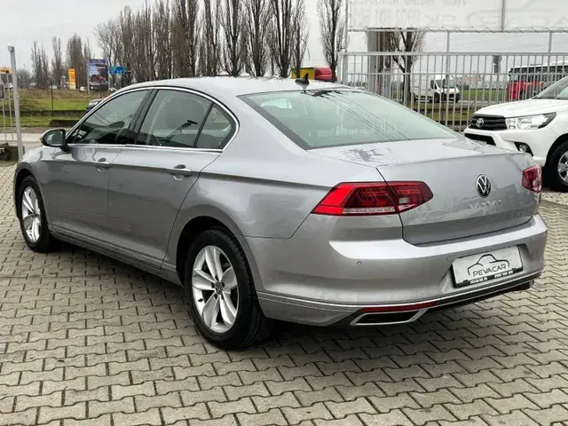 Volkswagen Passat 2022 photo 2