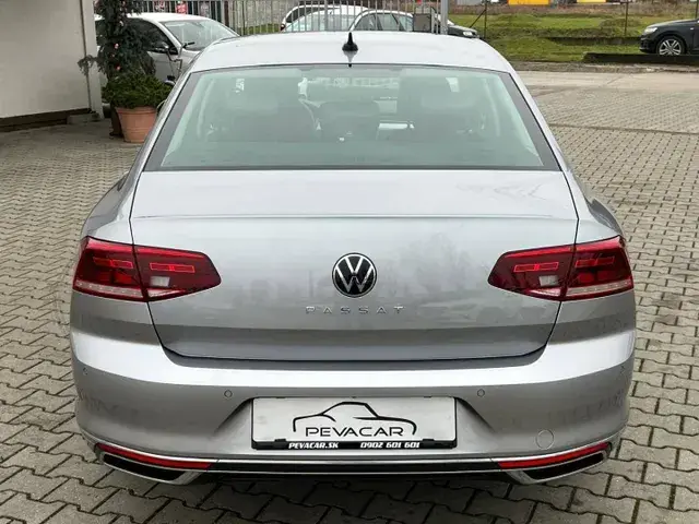 Volkswagen Passat 2022 photo 3