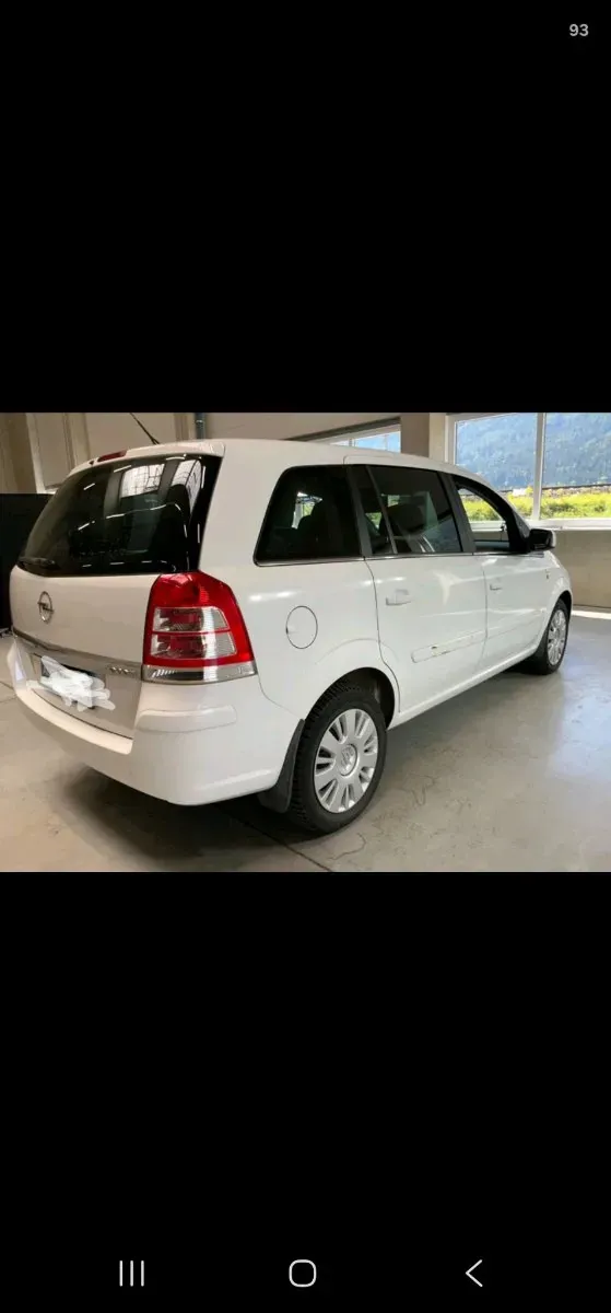 Opel Zafira 2010 photo 2