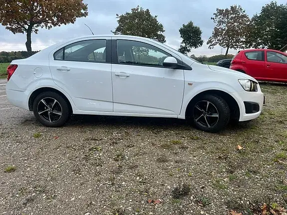 Chevrolet Aveo 2011 photo 4