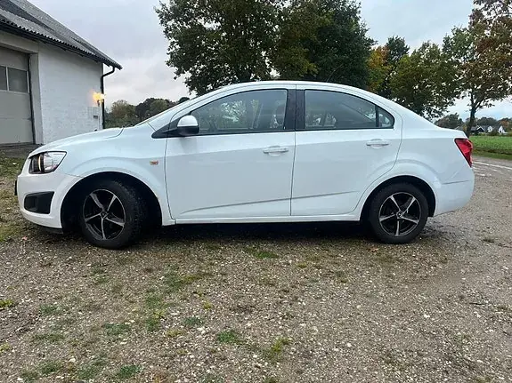 Chevrolet Aveo 2011 photo 3