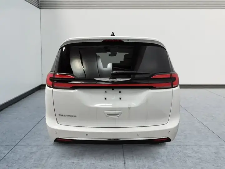 Chrysler Pacifica 2026 photo 5