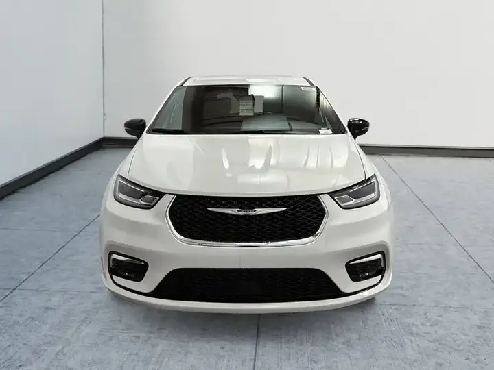 Chrysler Pacifica 2026 photo 2