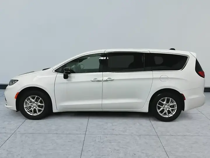 Chrysler Pacifica 2026 photo 3