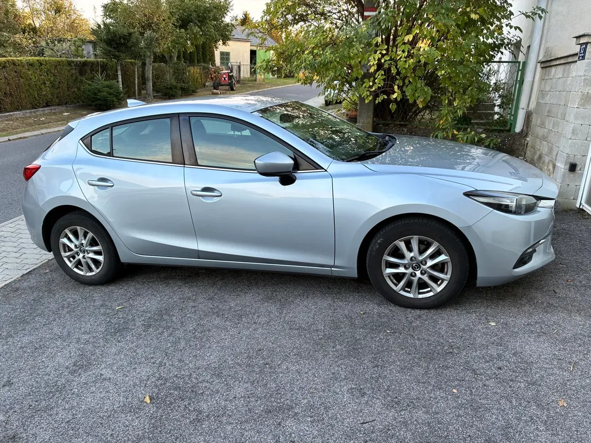 Mazda Mazda3 2017 photo 3