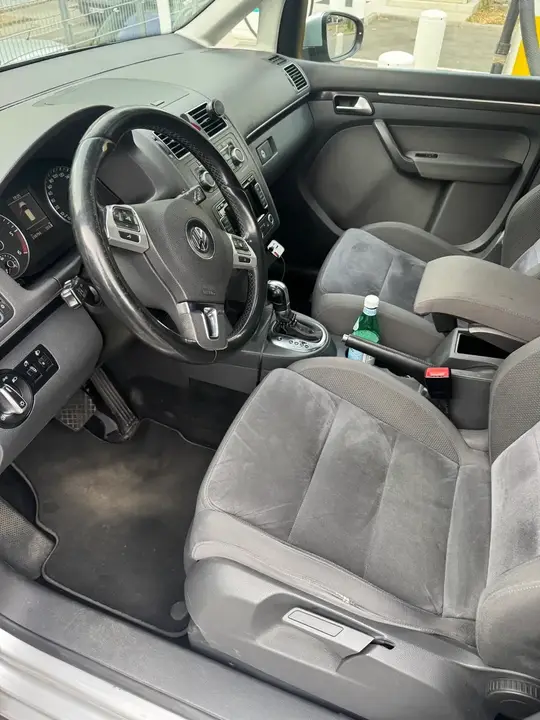 Volkswagen Touran 2010 photo 3