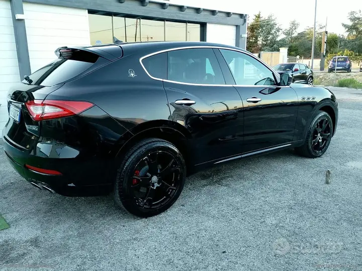 Maserati Levante 2017 photo 5