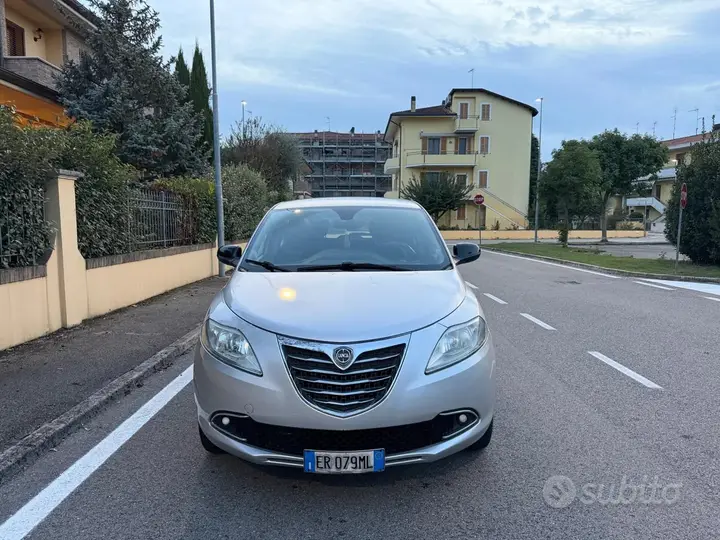 Lancia Ypsilon 2013 photo 2