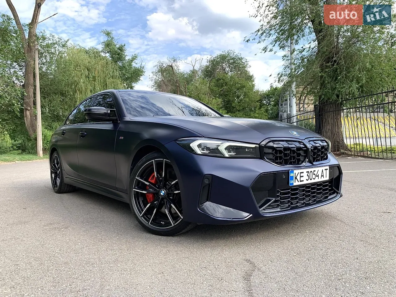 BMW 3 Series 2023 photo 3