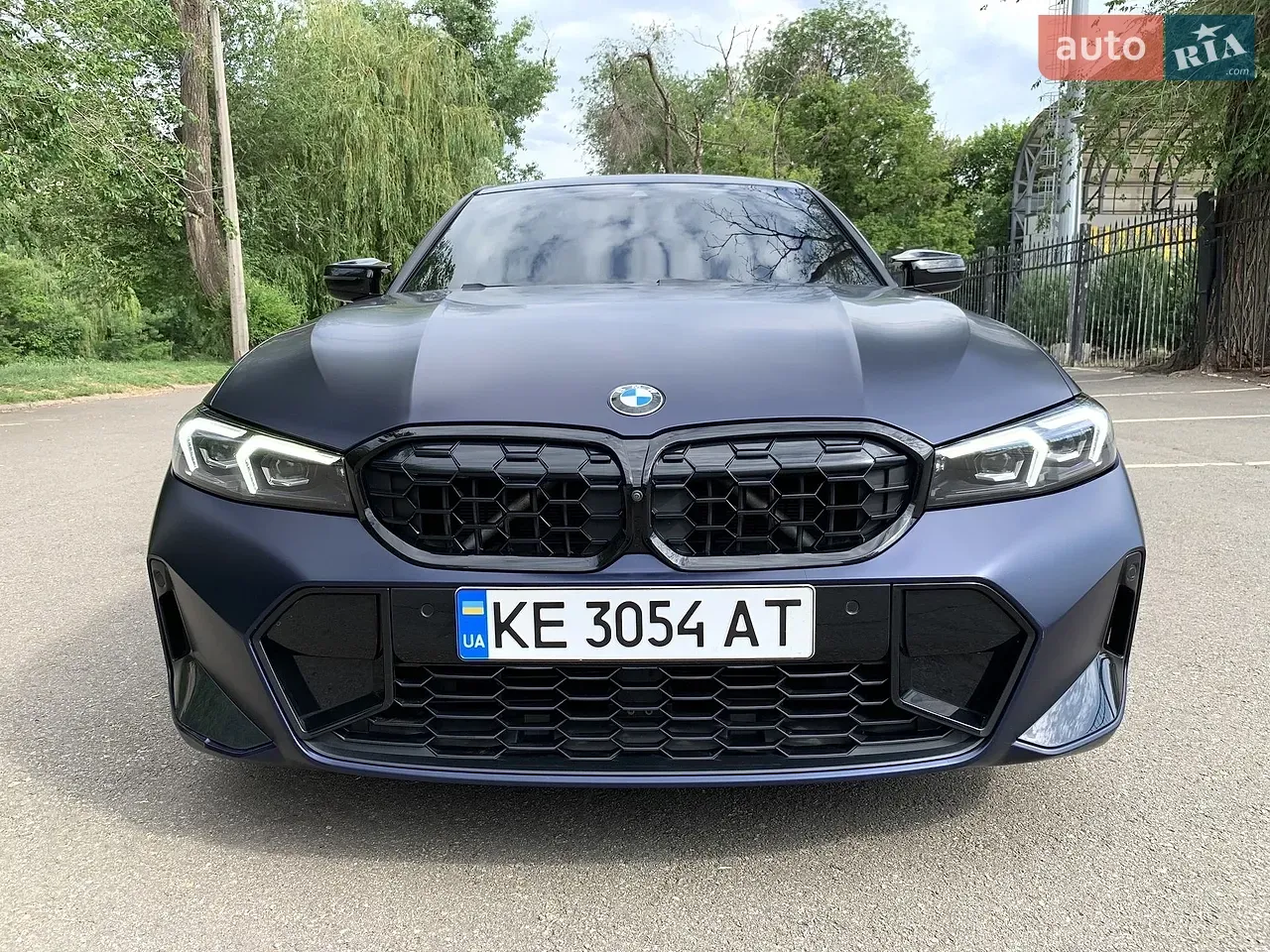 BMW 3 Series 2023 photo 2