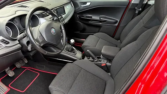 Alfa Romeo Giulietta 2010 photo 4