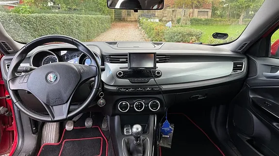 Alfa Romeo Giulietta 2010 photo 5