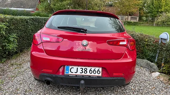 Alfa Romeo Giulietta 2010 photo 2