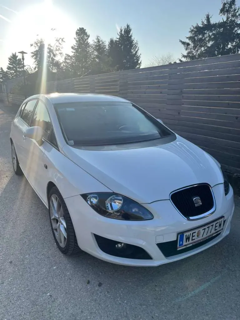 Seat Leon 2010 photo 2