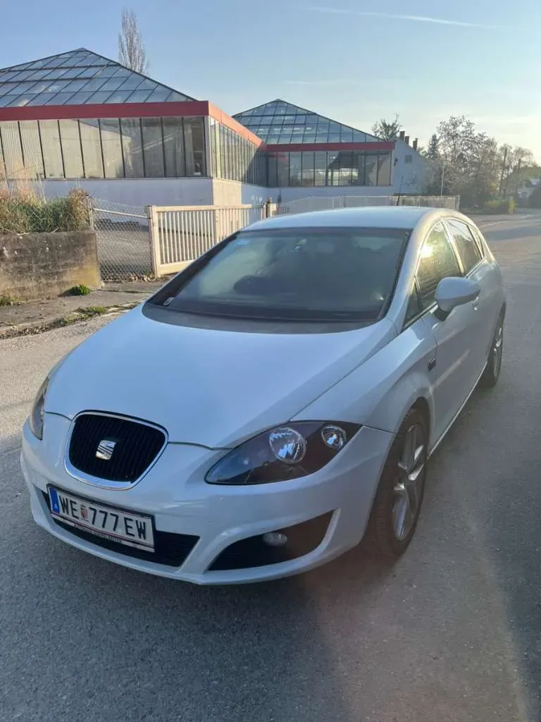 Seat Leon 2010 photo 3