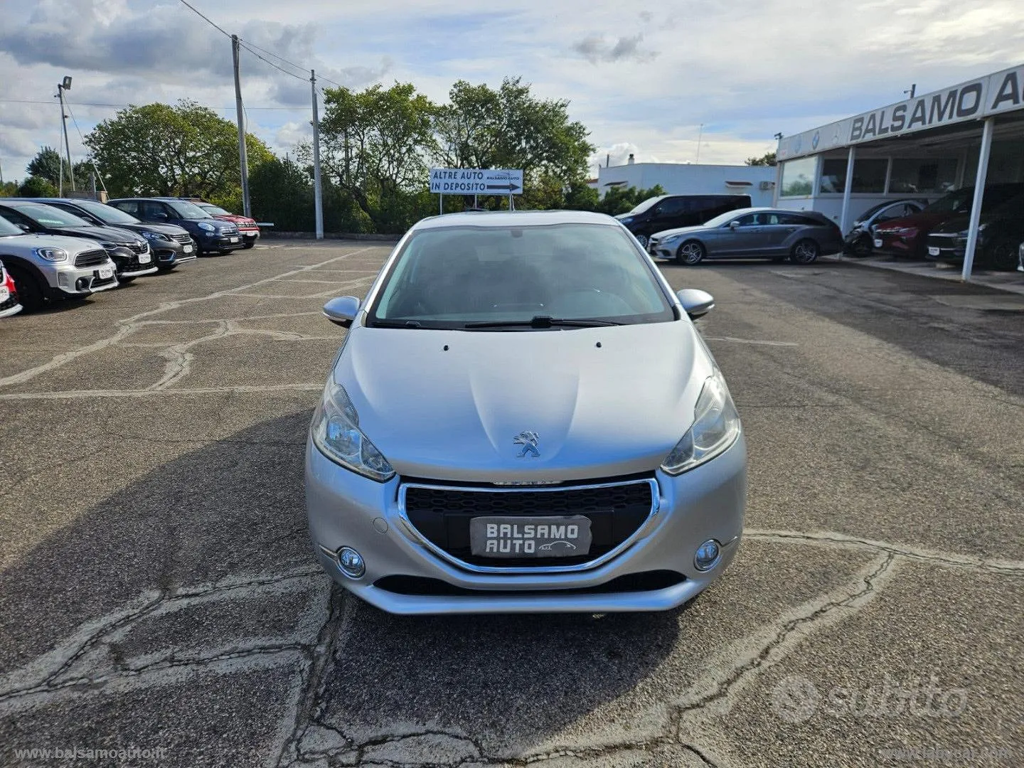 Peugeot 208 2012 photo 2