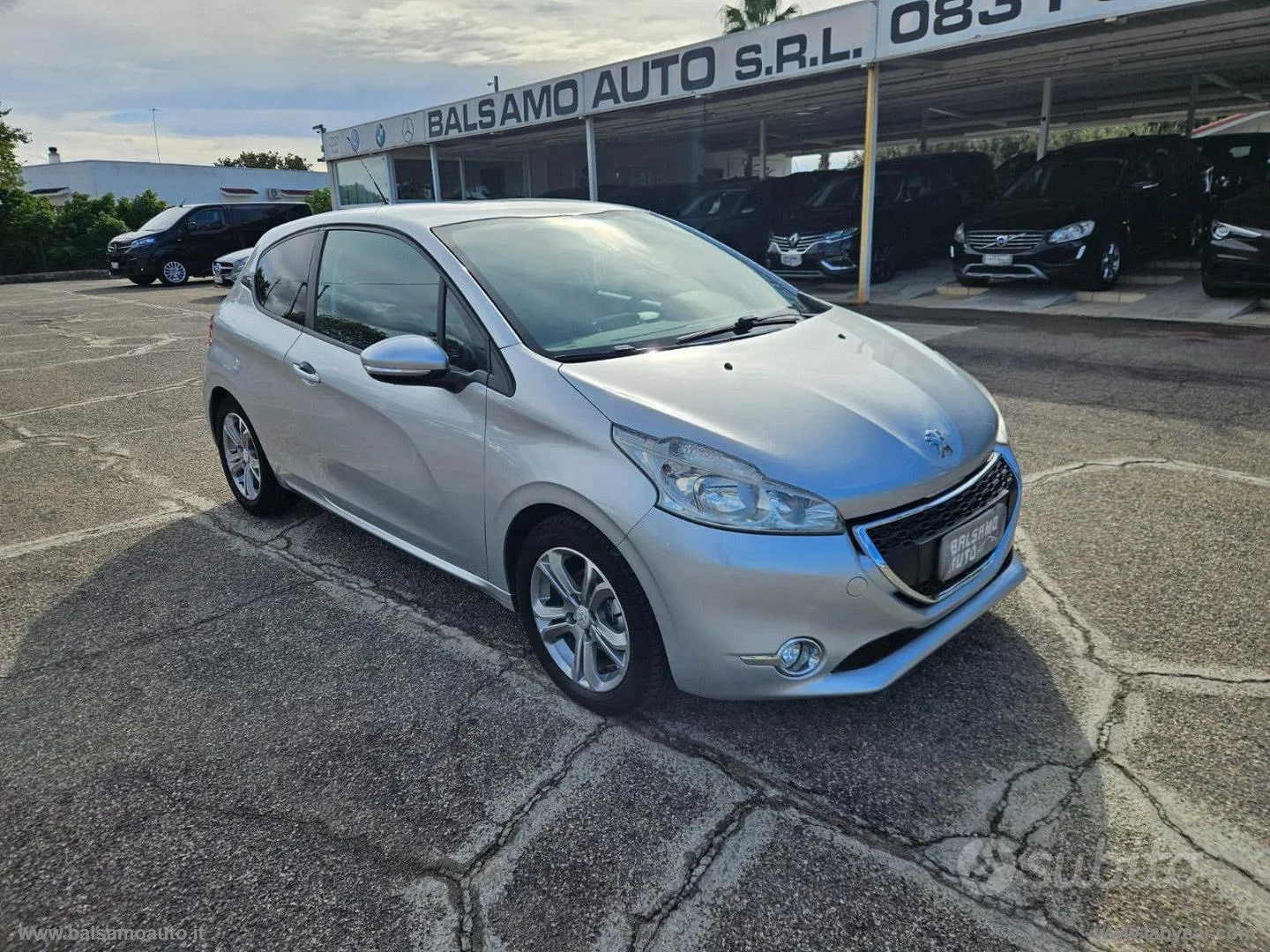 Peugeot 208 2012 photo 3