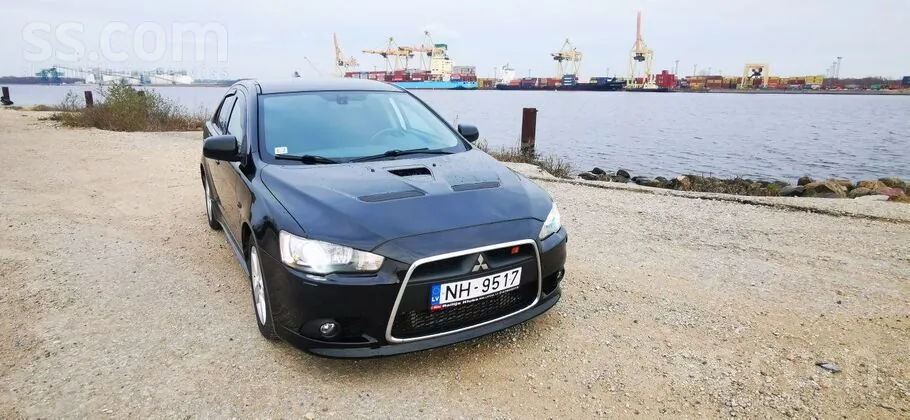 Mitsubishi Lancer Evolution 2011 photo 3