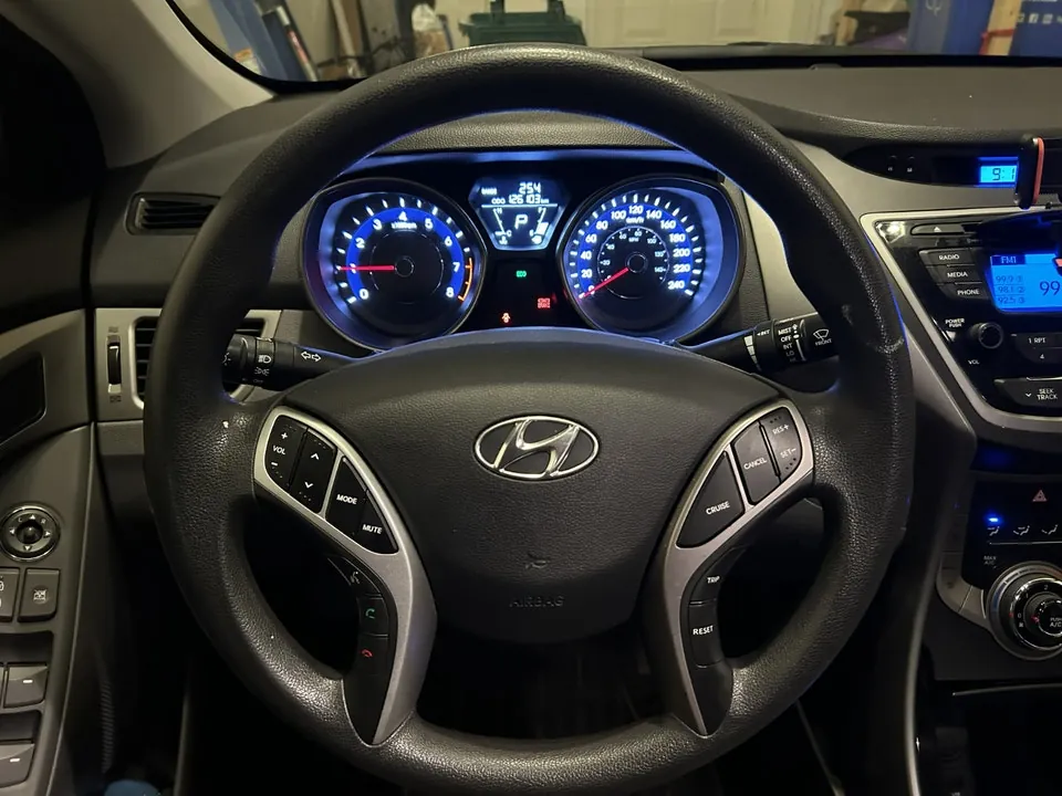 Hyundai Elantra 2013 photo 3