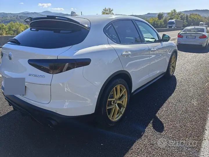 Alfa Romeo Stelvio 2017 photo 3