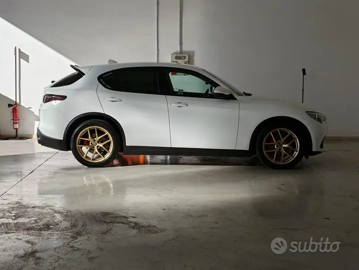 Alfa Romeo Stelvio 2017 photo 2