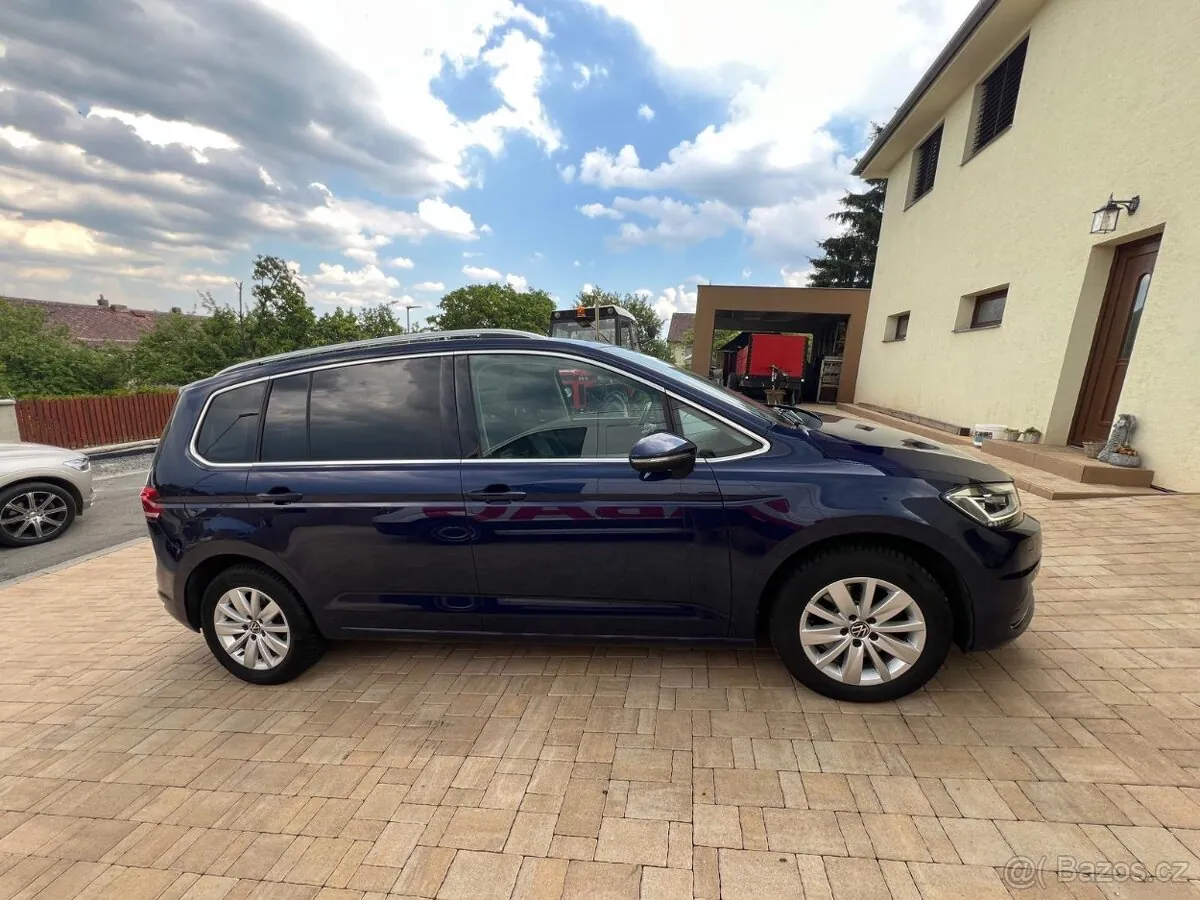 Volkswagen Touran 2017 photo 2