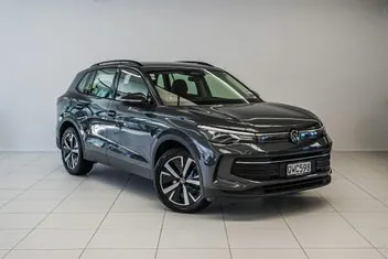 Volkswagen Tiguan 2024 photo 2