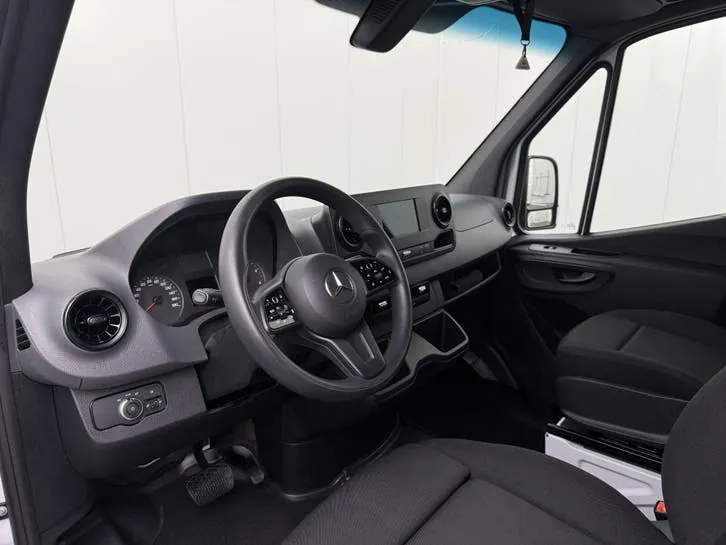 Mercedes-Benz Sprinter 2024 photo 3