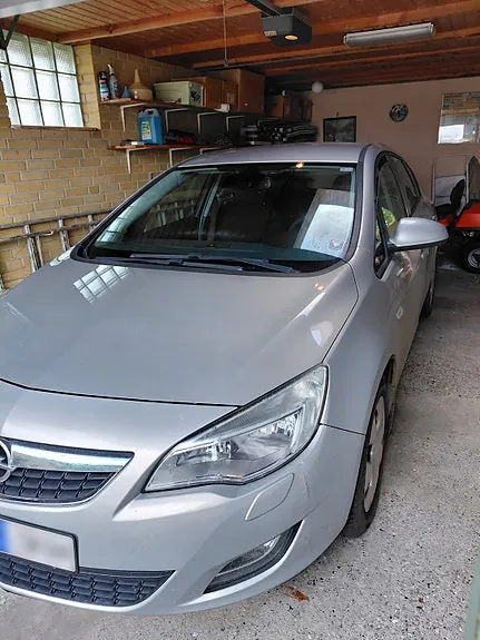 Opel Astra 2010 photo 3