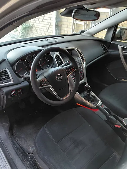 Opel Astra 2010 photo 5