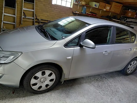 Opel Astra 2010 photo 4